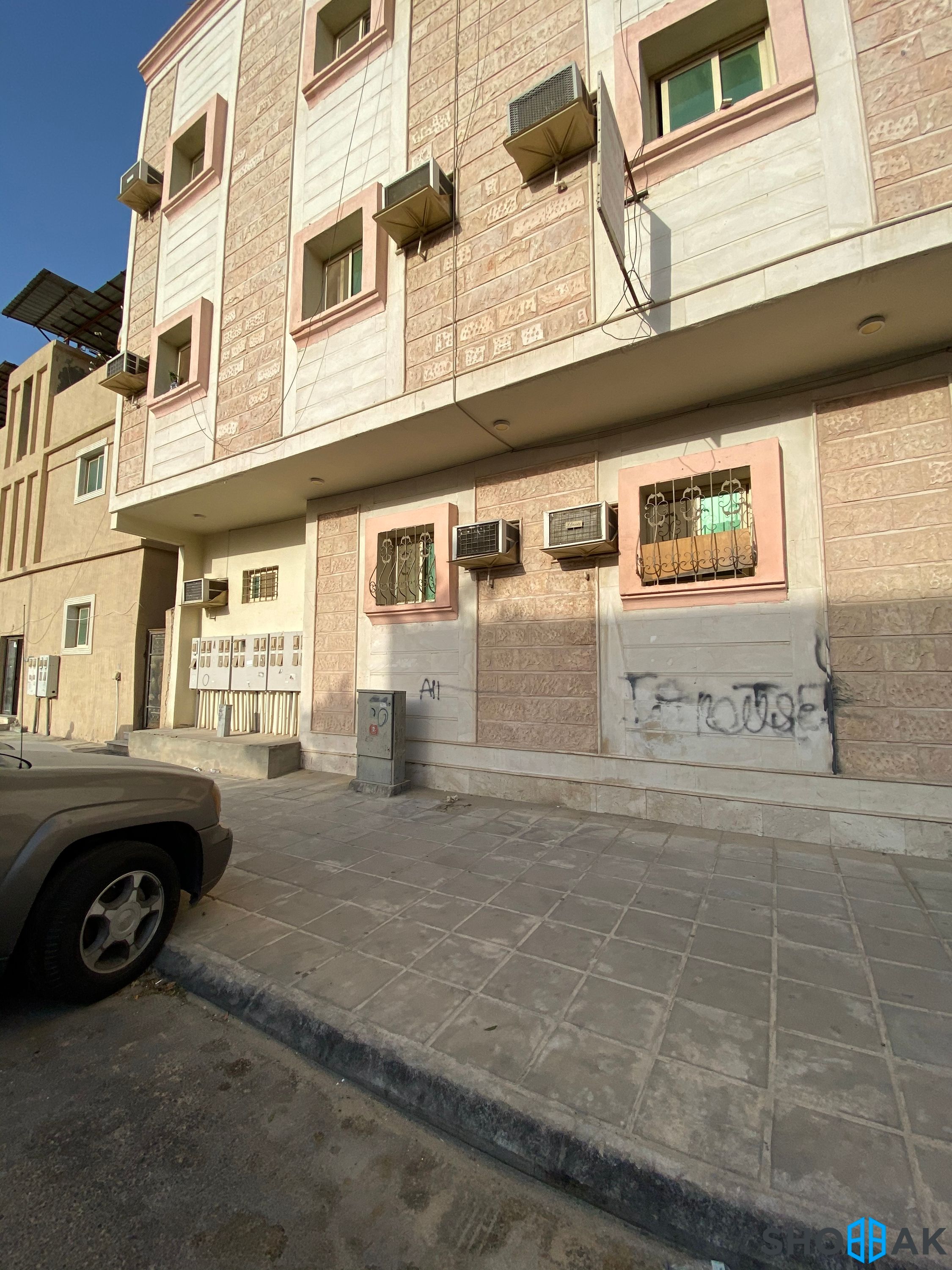 عمارة للبيع - شارع الخرج - حي الثقبة شباك السعودية