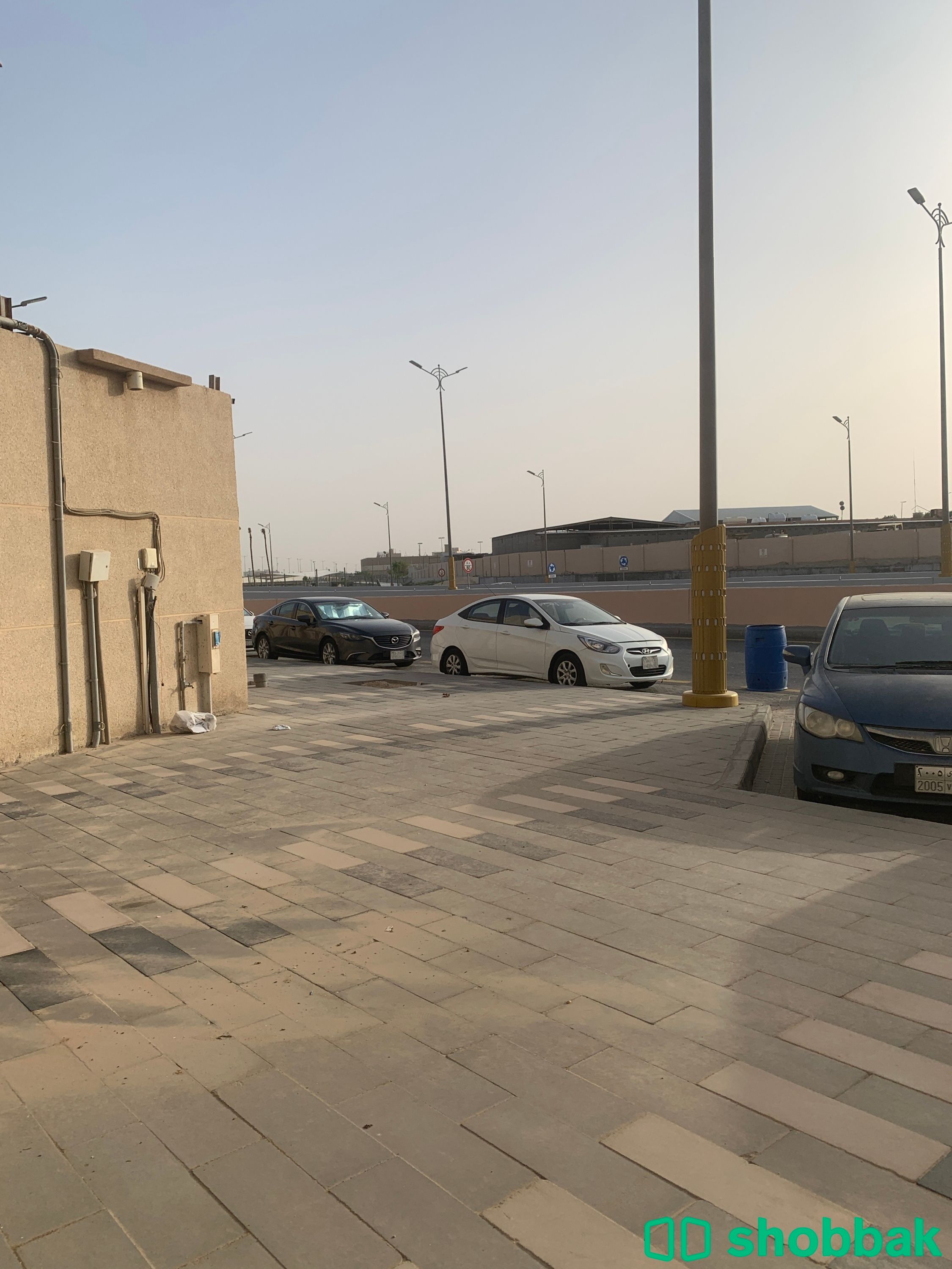 محل للإيجار / على شارع عام  Shobbak Saudi Arabia