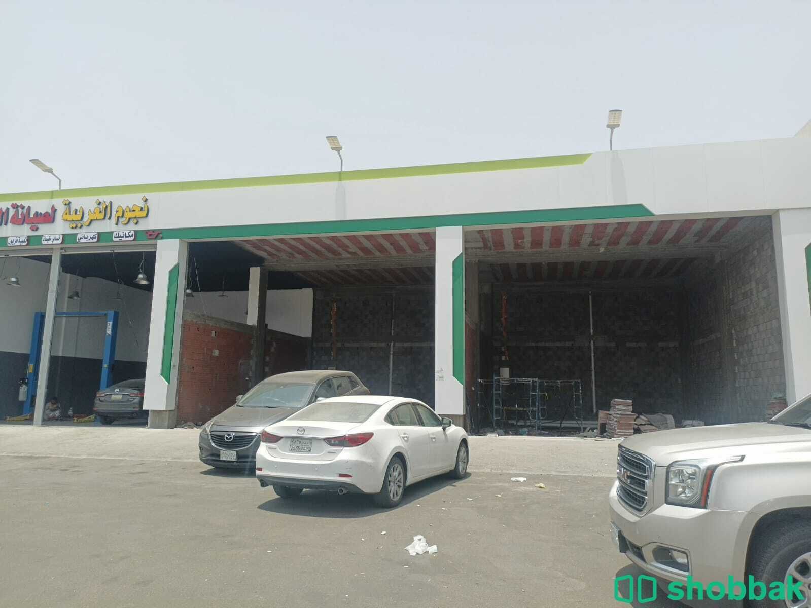 2 محل خدمة سيارات داخل محطة وقود Shobbak Saudi Arabia