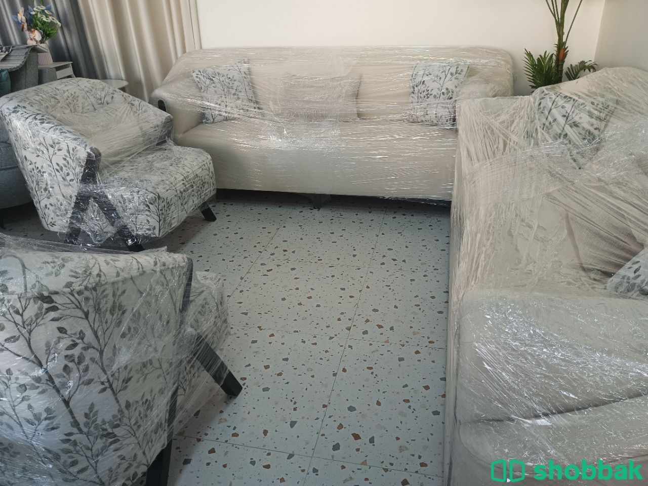 8 Seater White Sofa for Sale
Luxury 8 Seater White Sofa
White 8 Seater Sofa  Shobbak Saudi Arabia