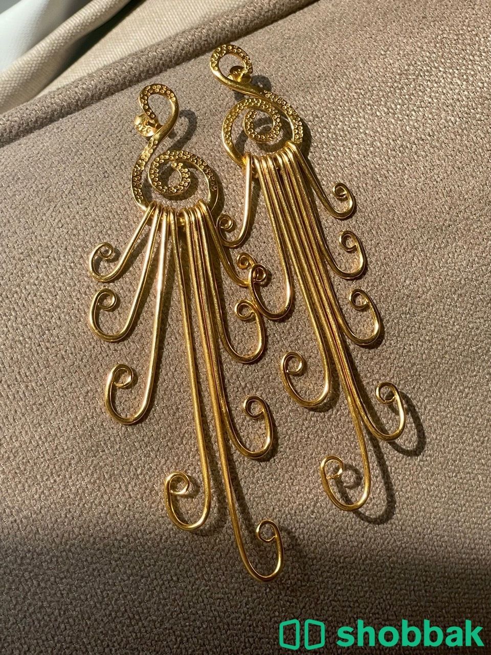 Amrapali clef wavy earrings Shobbak Saudi Arabia