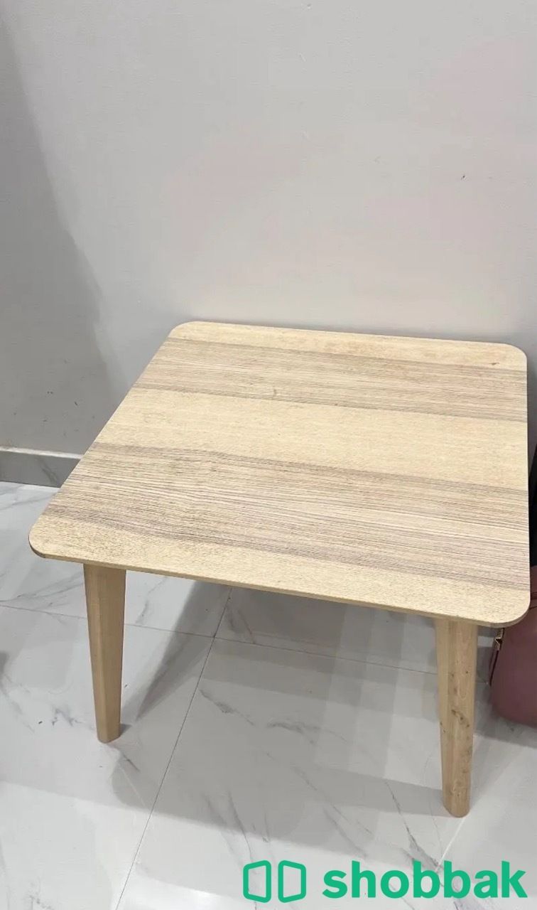 اثاث-طاولة خشبية-رف أسود-كرسي متحرك Shobbak Saudi Arabia