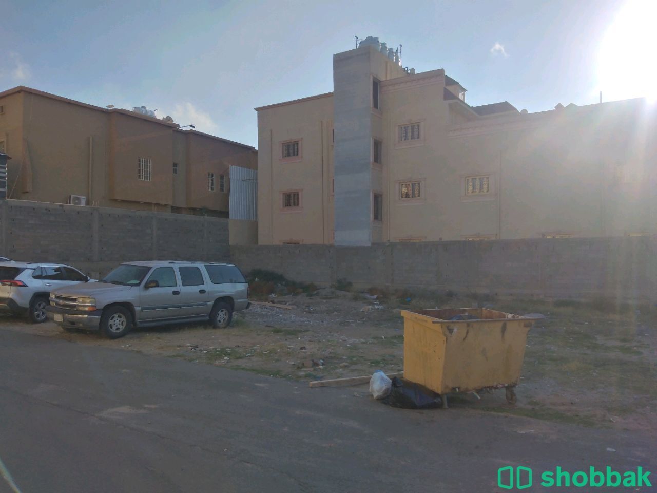 ارض للبيع على شارعين يقابلها حديقه شباك السعودية