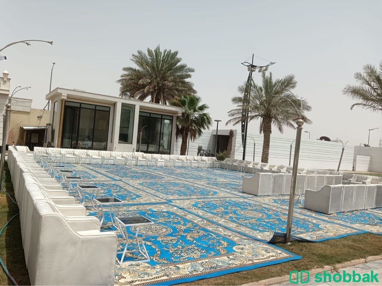 تأجير كنب وكراسي وزل وضيافة وصبابين قهوه وسمعات خدمه في VIP  شباك السعودية