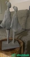 تمثال حجري اختين تقفان ب جوار بعضهما البعض  Shobbak Saudi Arabia