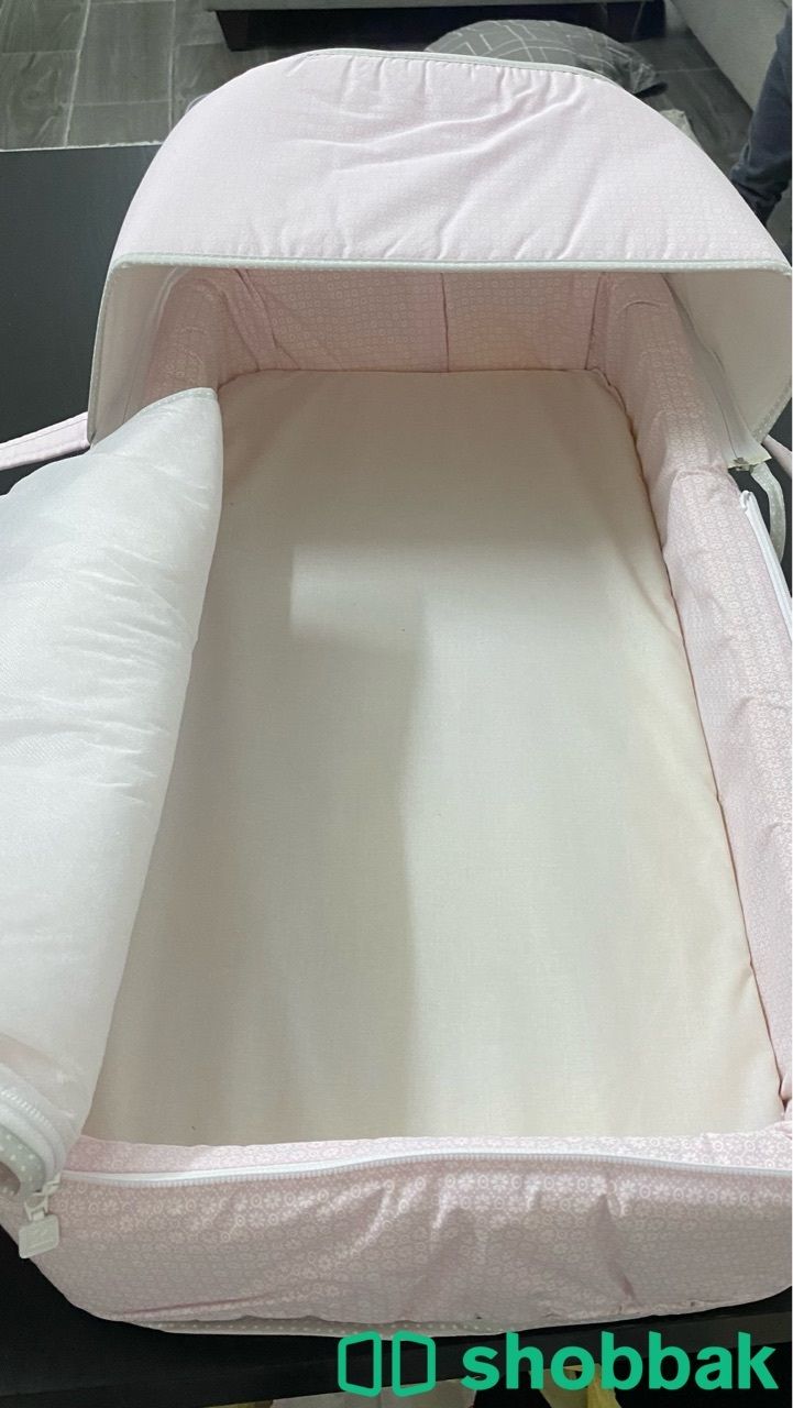 سرير اطفال بغطاء مناسب لاجواء البرد شباك السعودية