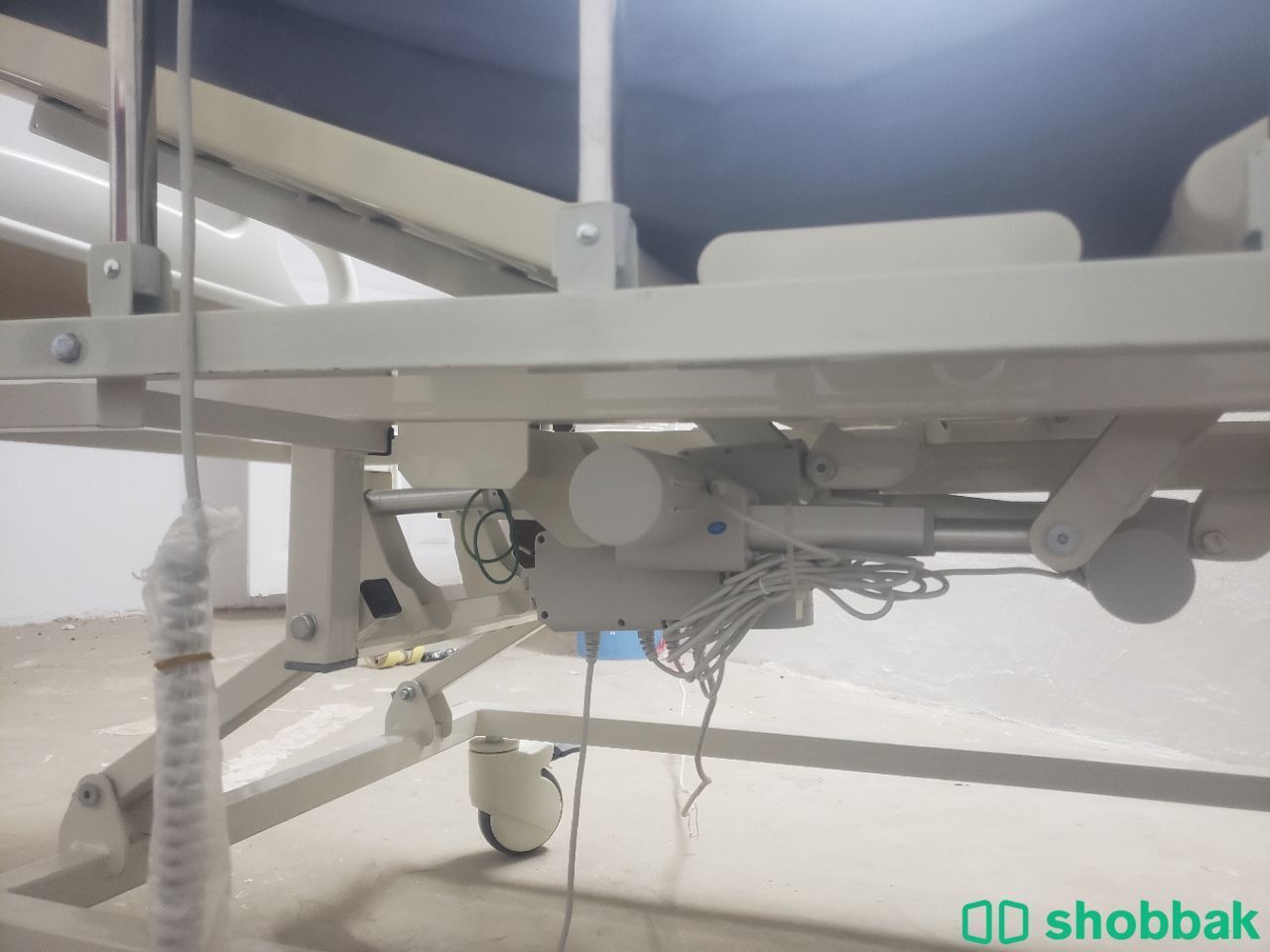 
سرير طبي متحرك 4 حركات + مرتبة طبية – جديد – بسعر ممتاز شباك السعودية