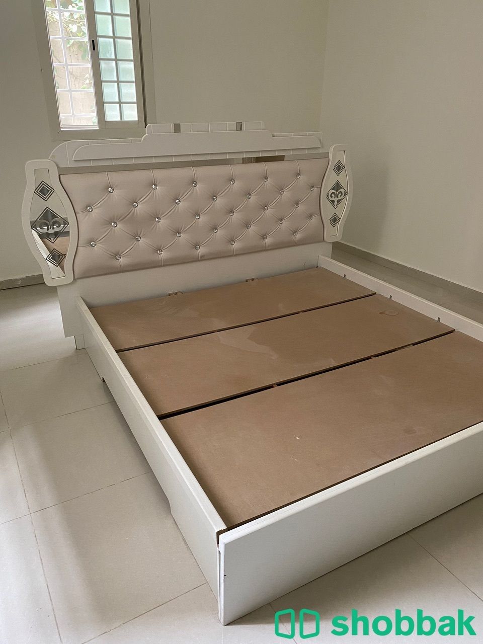 سرير وملحقاته للبيع  Shobbak Saudi Arabia