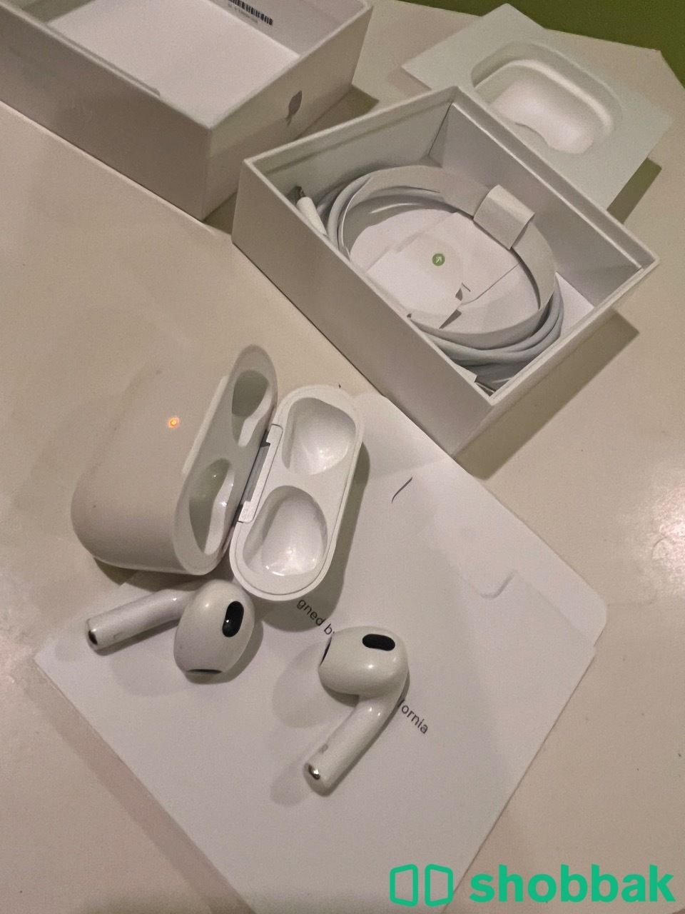 سماعة Apple AirPods الجيل الثالث. Shobbak Saudi Arabia