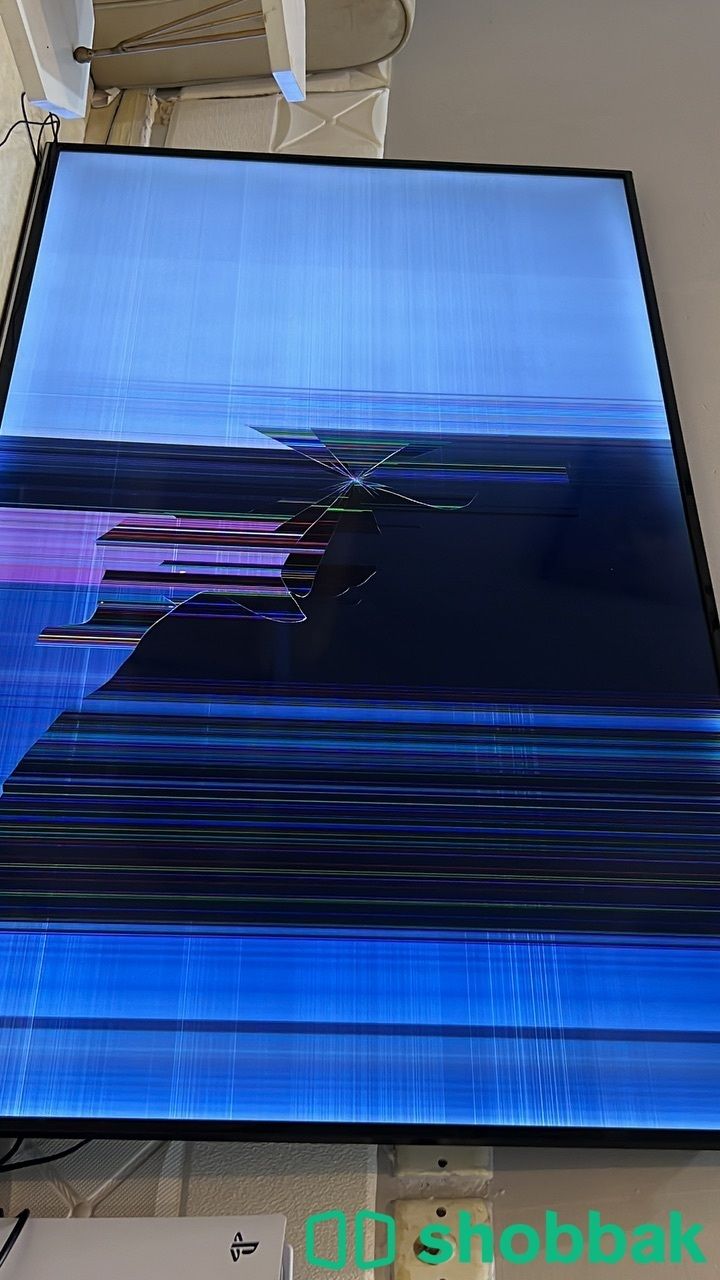 شاشة مكسورة للبيع حجم الشاشه ٧٠ او ٦٥ فقط مكسورةمافيها شي  Shobbak Saudi Arabia