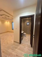 شقة 5 غرف أمامية بمدخلين جديدة جاهزة للسكن تقبل البنك  شباك السعودية