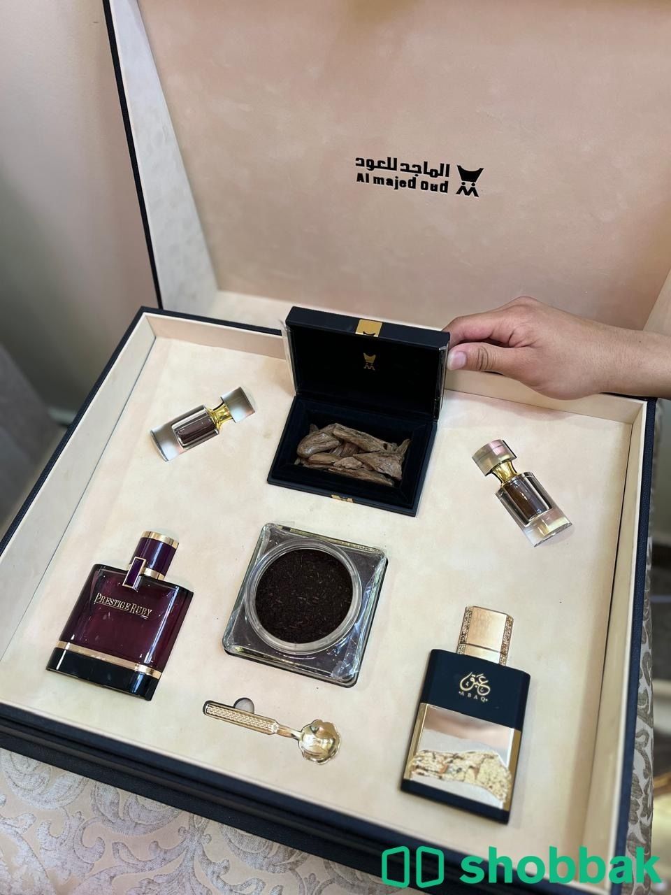 صندوق الهدايا الفاخر من الماجد للعود Shobbak Saudi Arabia