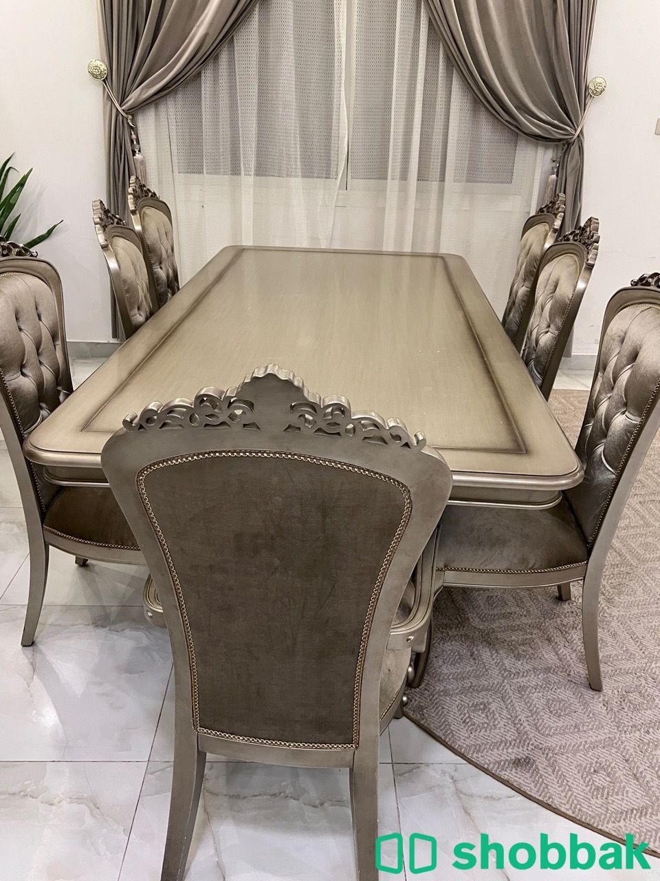 طاولة طعام مع كراسي  شباك السعودية