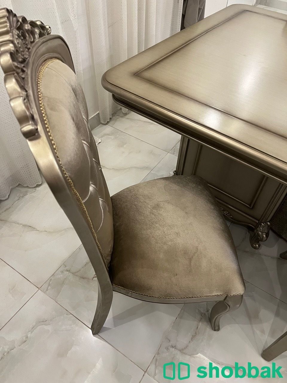 طاولة طعام مع كراسي  شباك السعودية