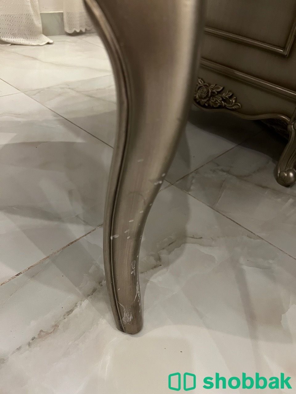 طاولة طعام مع كراسي  شباك السعودية