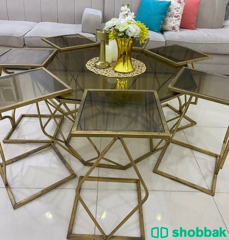 طاولة مع خدمة ذهبي Shobbak Saudi Arabia
