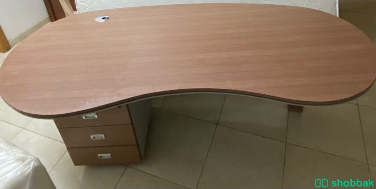 طاولة مكتب Shobbak Saudi Arabia