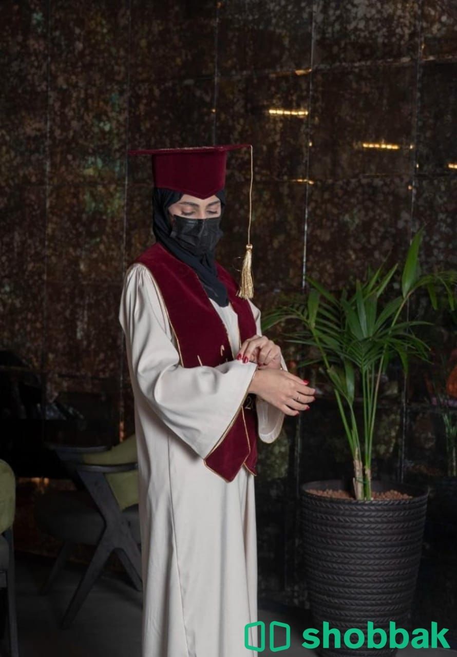 طقم عباية ووشاح وقبعة تخرج مع تطريز Shobbak Saudi Arabia