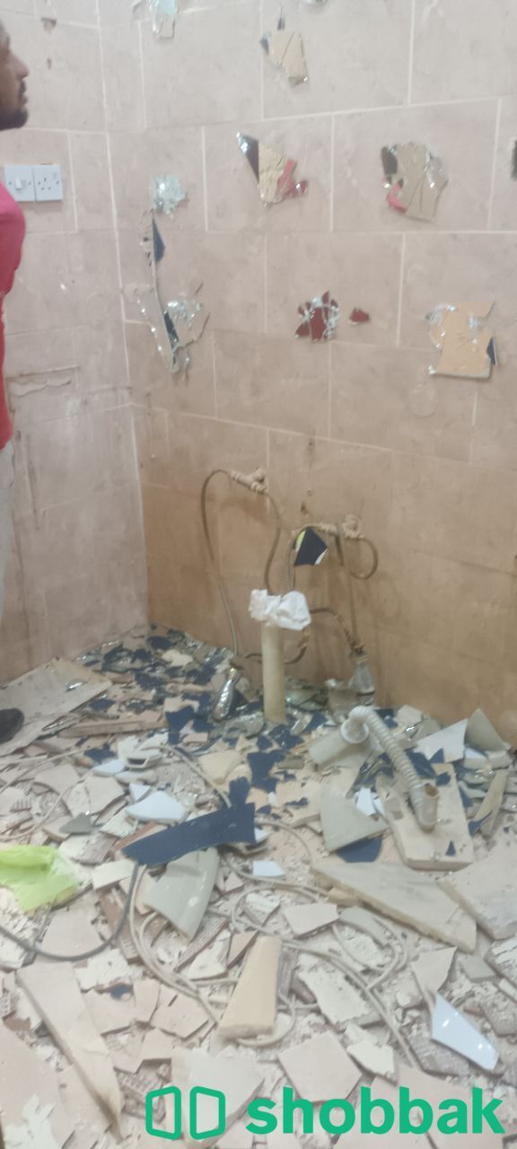 عمال تكسير بلاط جدران حمامات مطابخ غرف اسطح وتنظيف وترحيل المخالفات  Shobbak Saudi Arabia