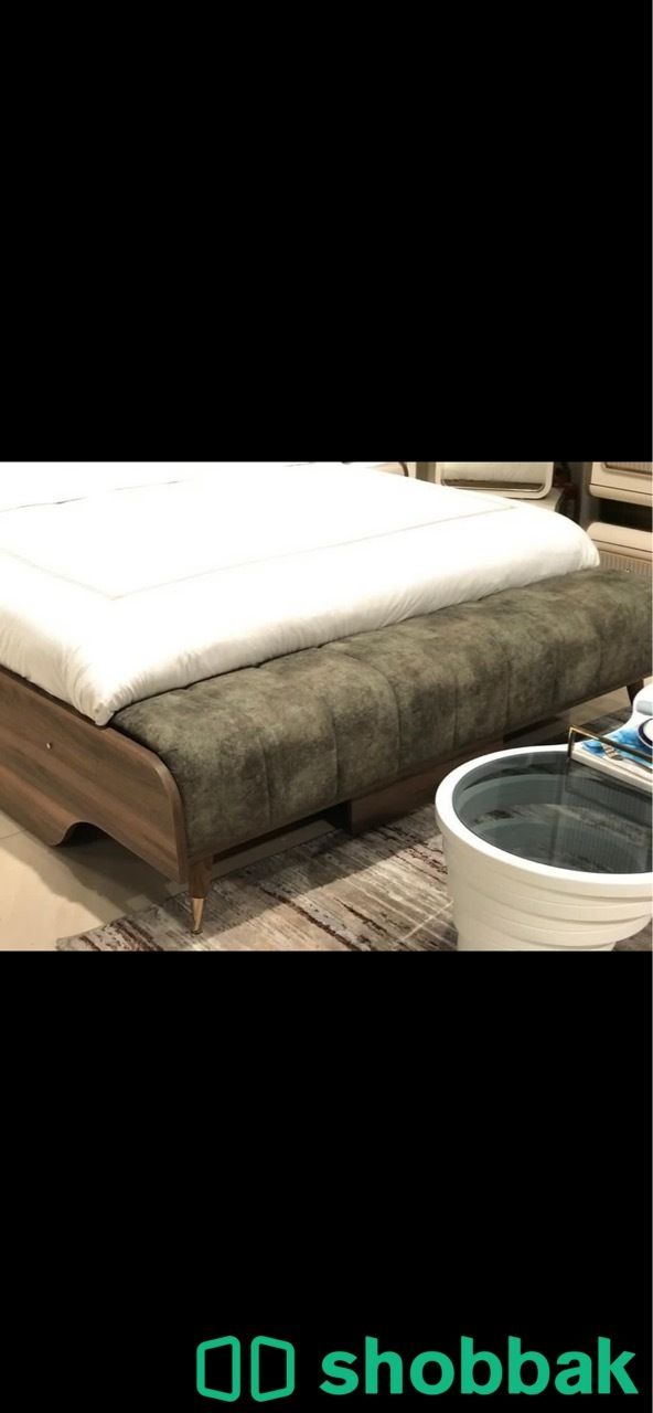 غرفة نوم من معرض ديفانو ٩ قطع ماركه تركيه فيه اضاءه في السرير يوجد تخزين داخلي شباك السعودية