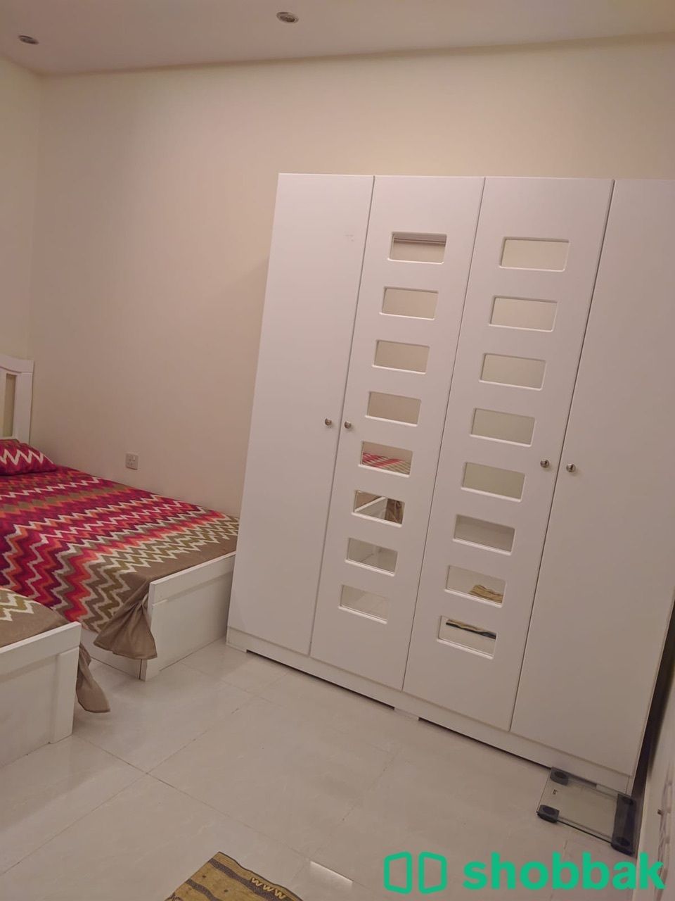 غرفه بيضاء نظيفة جدا للبيع  Shobbak Saudi Arabia