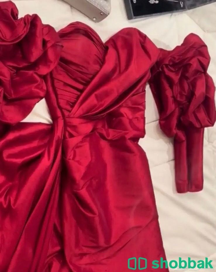 فستان أحمر شباك السعودية