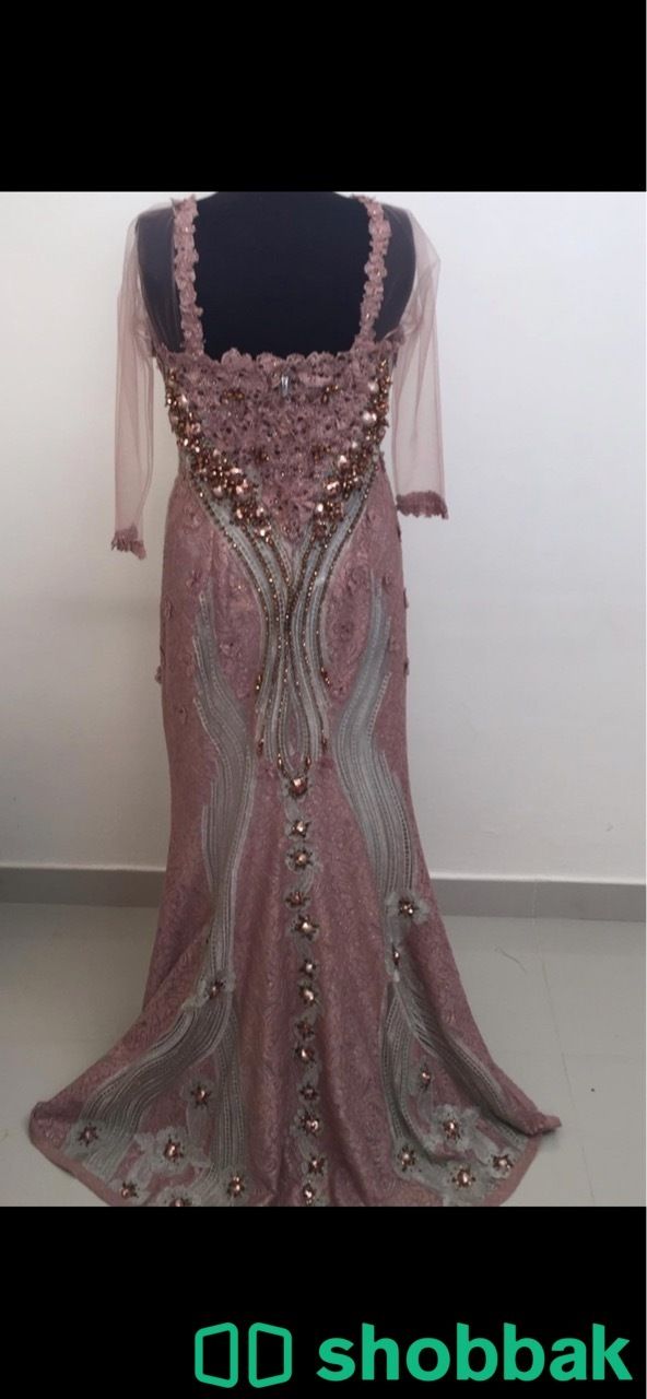 فستان تصميم المصمم البريت  Shobbak Saudi Arabia