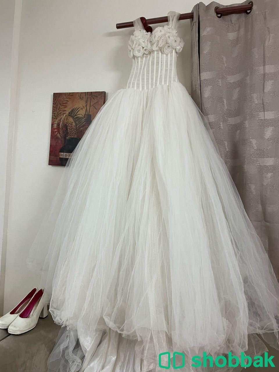 فستان زفاف مع طرحه وكعب شباك السعودية