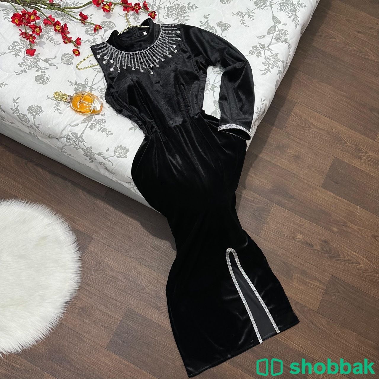 فستان سهرة مخمل مع تطريز  Shobbak Saudi Arabia