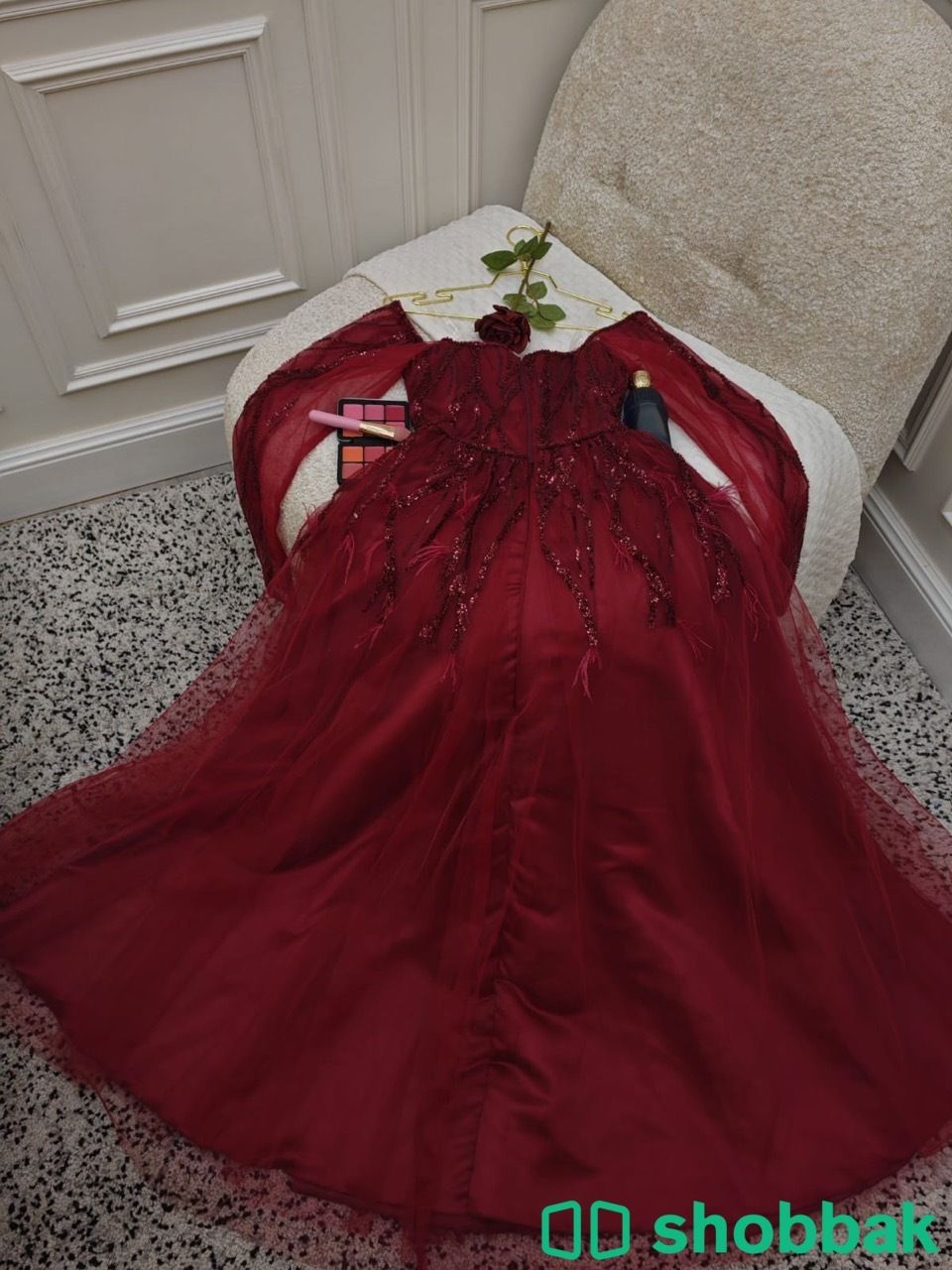 فستان ملكي مع تطريز وريش  Shobbak Saudi Arabia