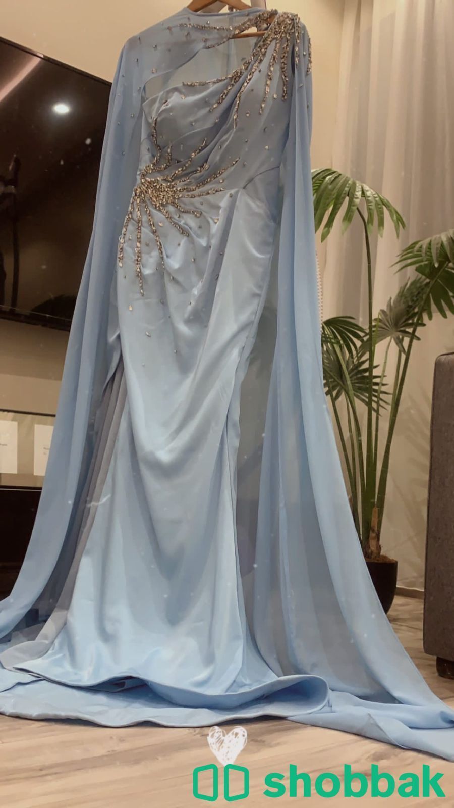 فستان من مصممه رداء Shobbak Saudi Arabia