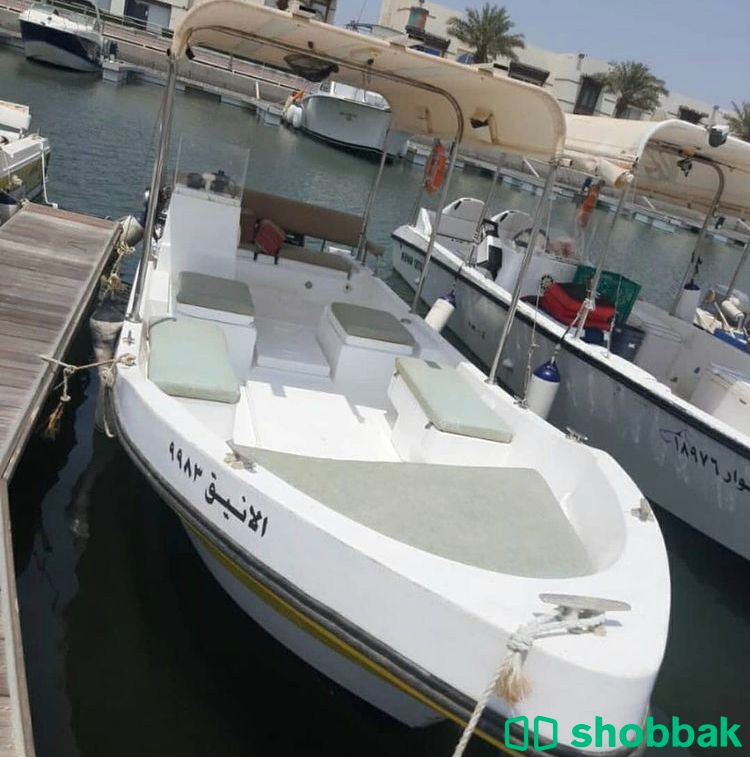 قارب بحالة ممتازة للبيع 🚣✨ شباك السعودية