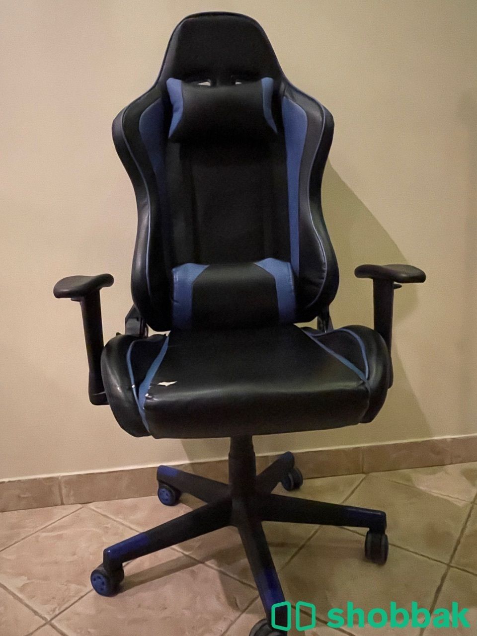 كرسي قيمنق باللون الاسود والازرق للبيع مستعمل Shobbak Saudi Arabia