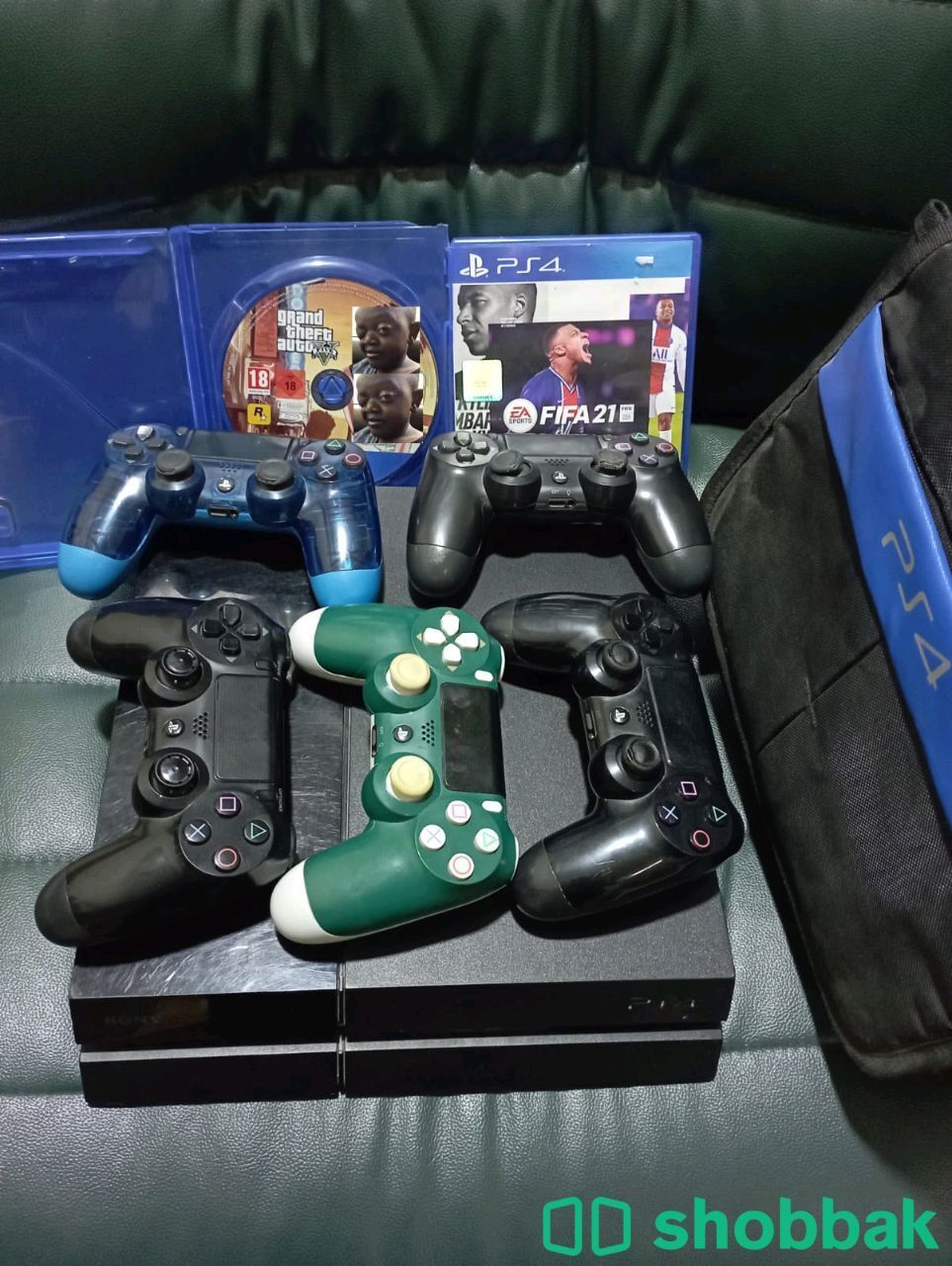للبيع PS4 مستعملة بنظافة 70% شباك البحرين