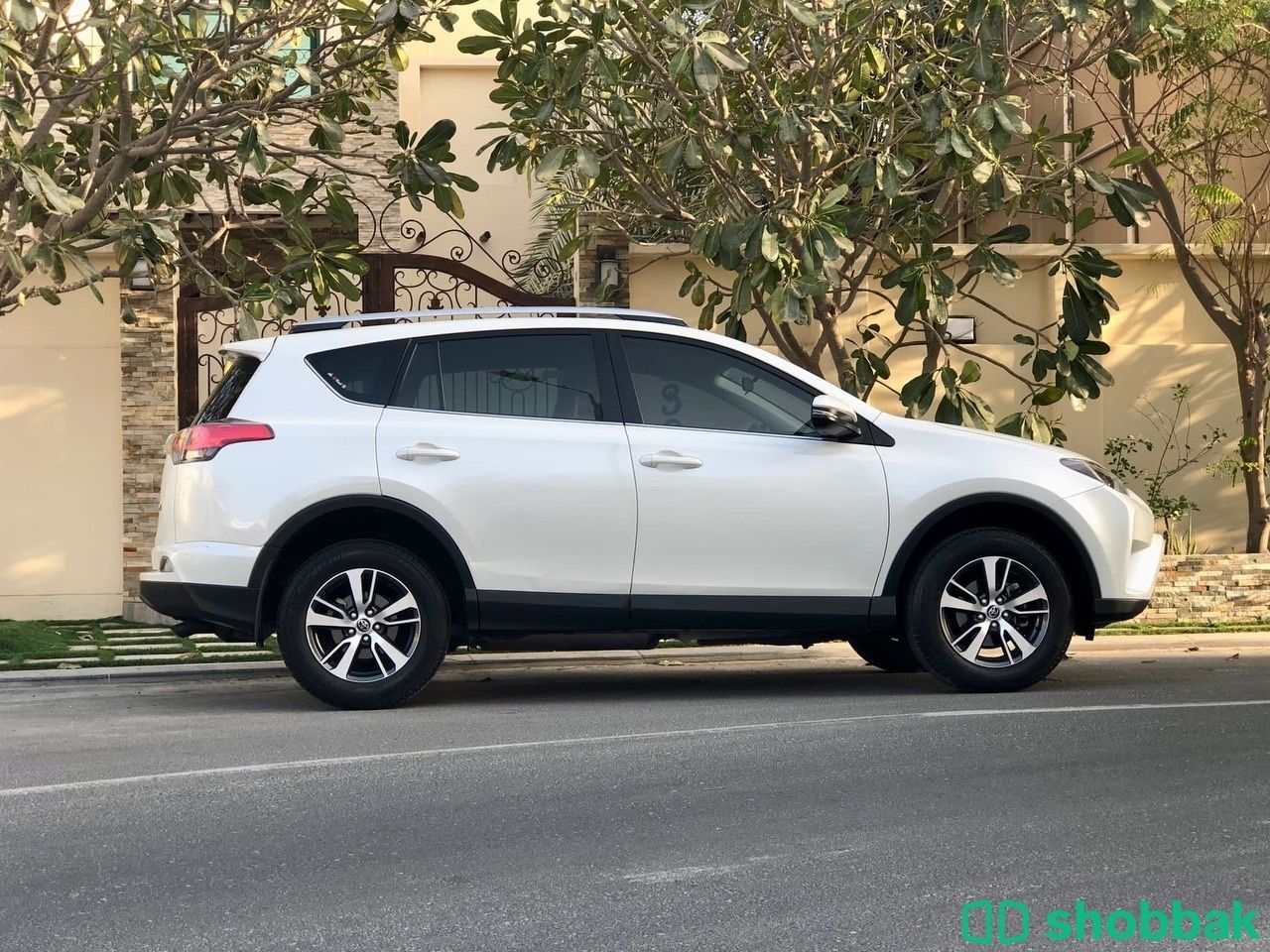 للبيع تويتا رافور Shobbak Bahrain