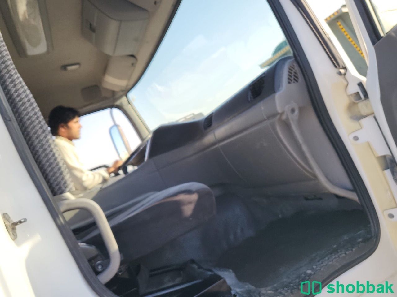 للبيع شاحنة راس معا قلاب قير مكينة شرط نضيف جدا  شباك البحرين