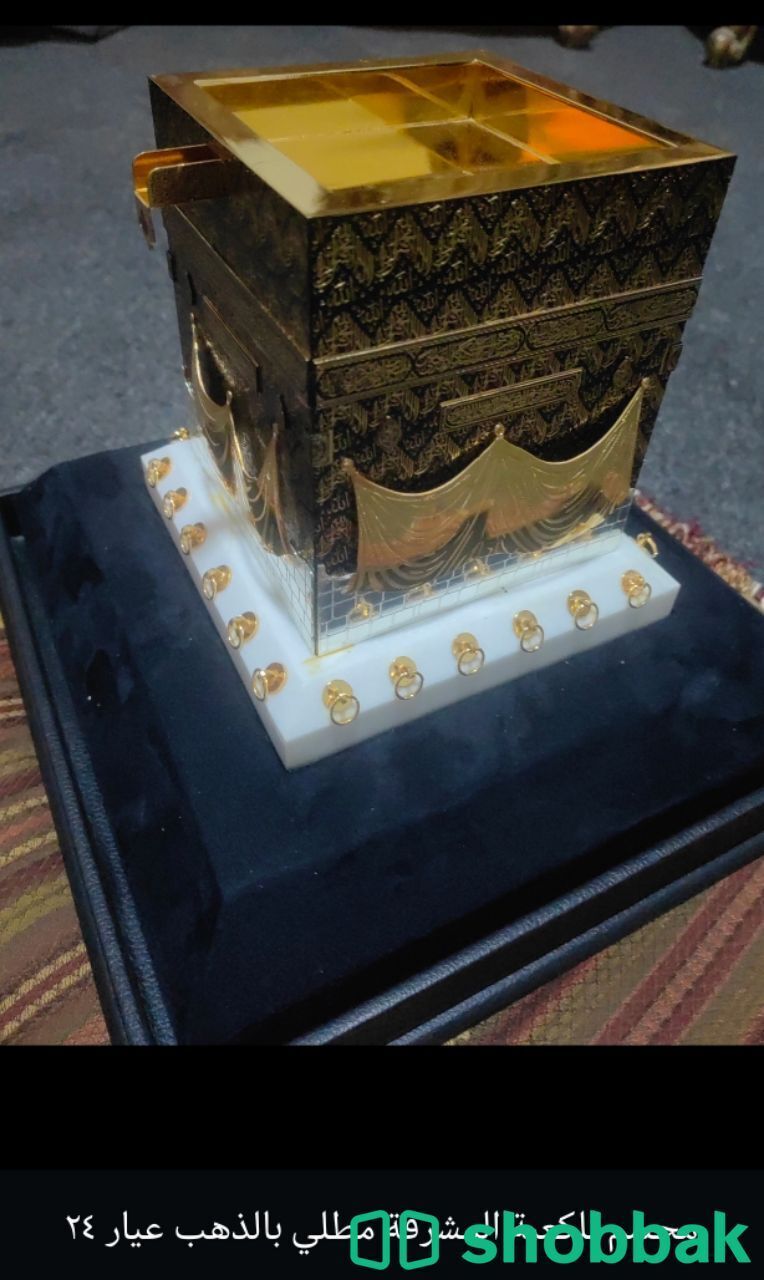 لوحات من كسوة الكعبة المشرفة+ مجسمات مطلية بالذهب شباك السعودية