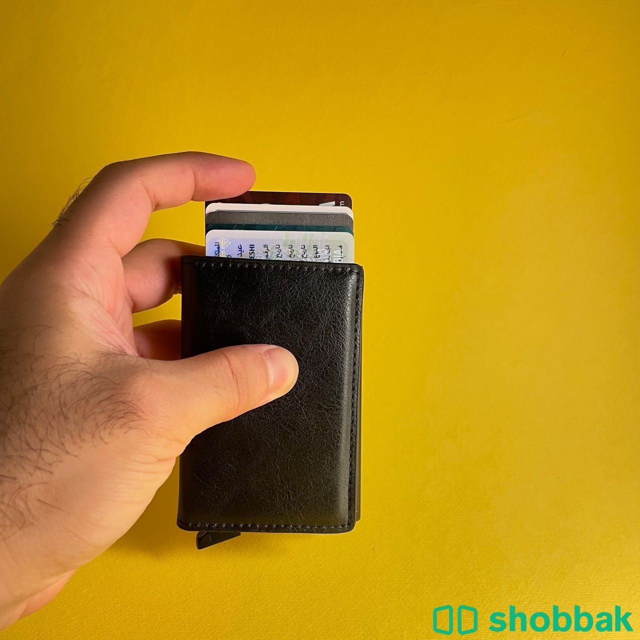 محفظة راقية خفيفة تحمل اكثر من ثمان بطائق  شباك السعودية