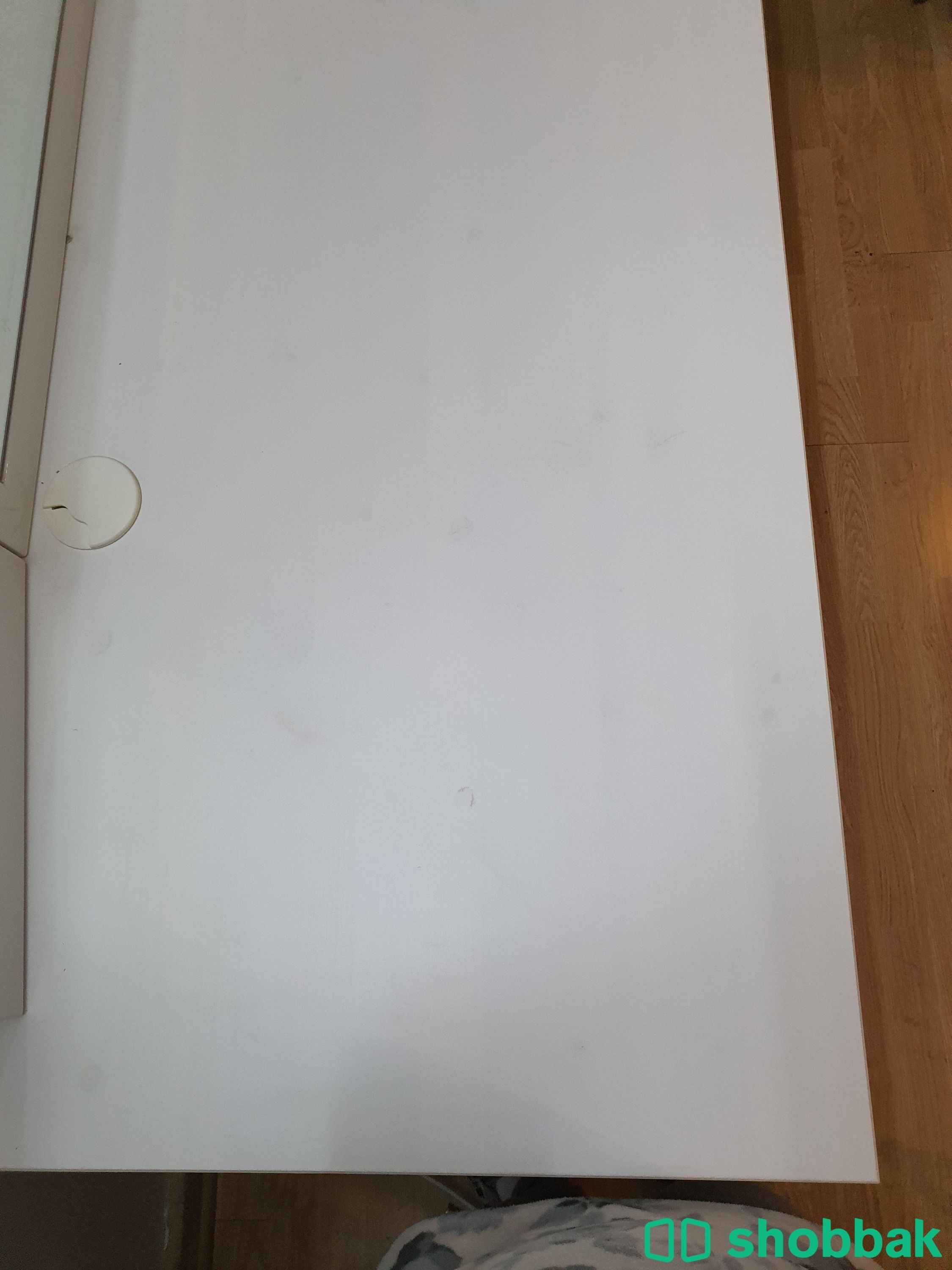 مكتب خشب أبيض من هيمنز ايكيا- White Wood Desk from Hemnes. Ikea Shobbak Saudi Arabia