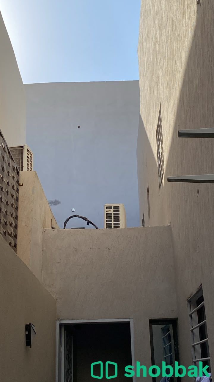 مكيف اسبلت نظيف وشغال ع شرط  شباك السعودية