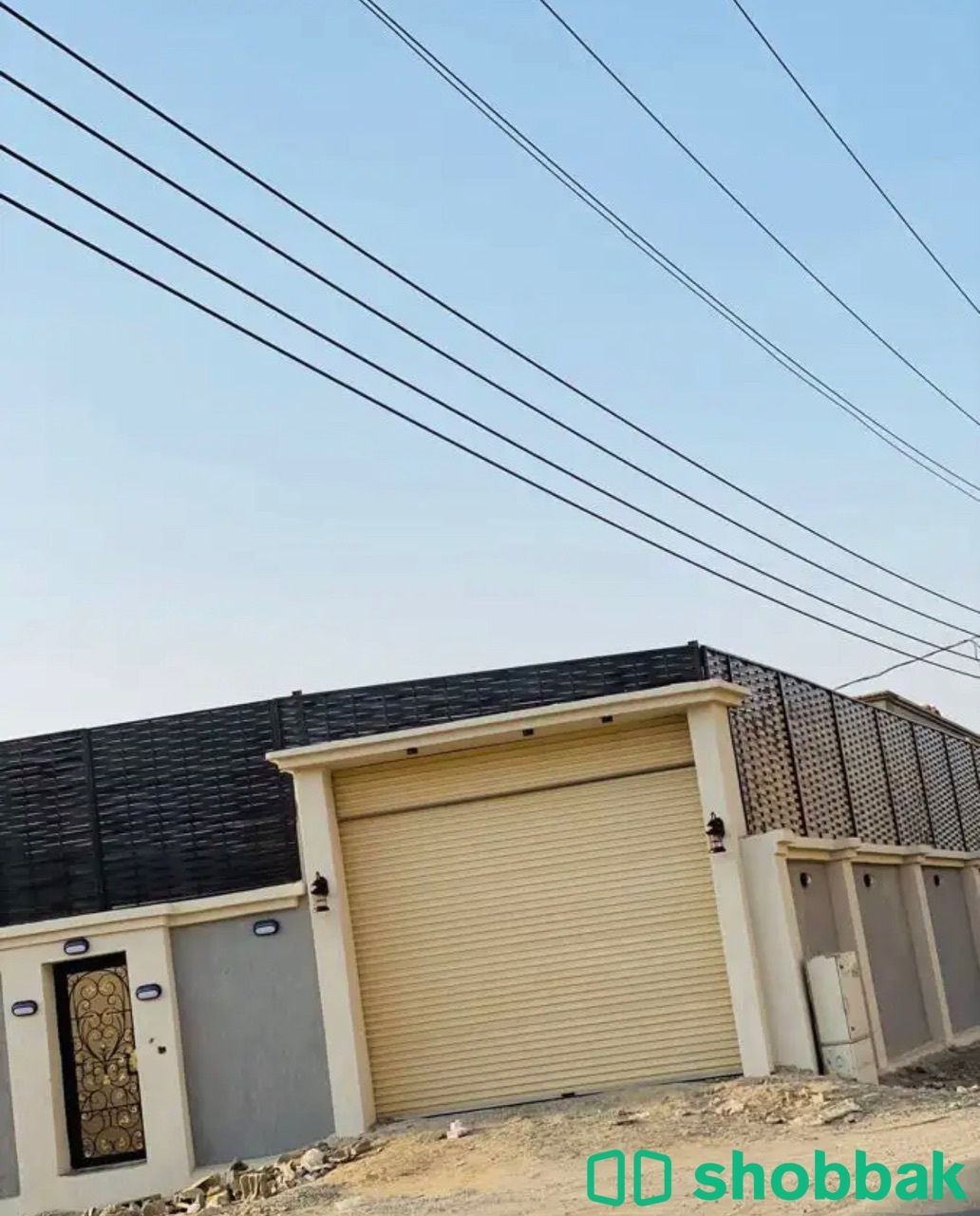 منزل مسلح للبيع حي الحرازات مع حوش مساحة 476 على ثلاث شوارع شباك السعودية