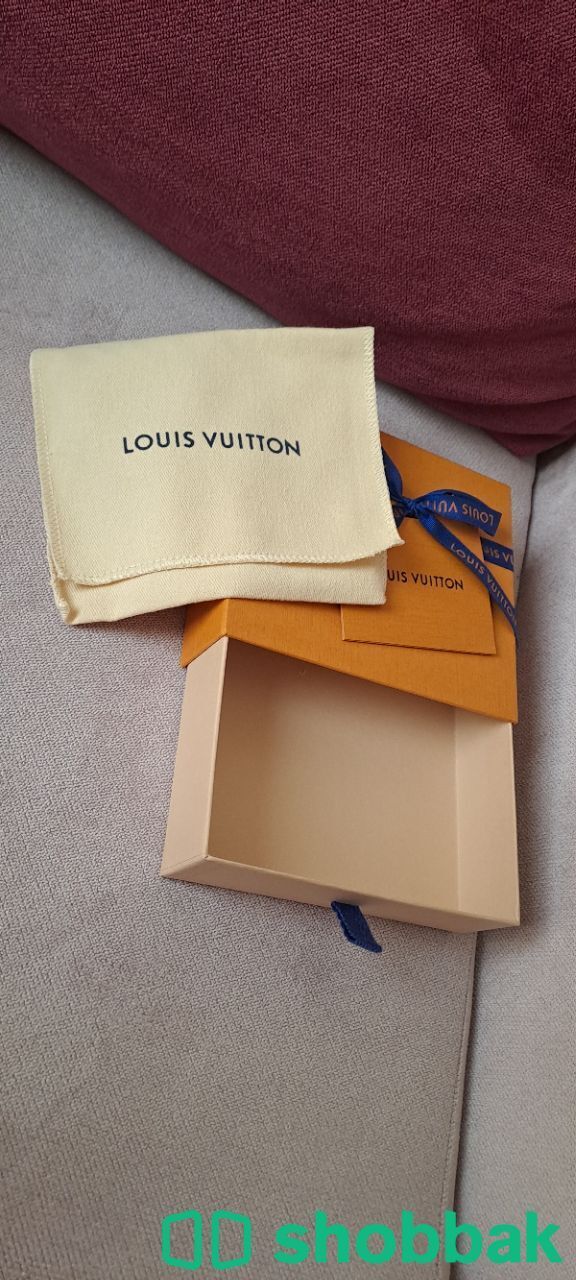 ميدالية اصلية لويس فيتون areogram  شباك السعودية